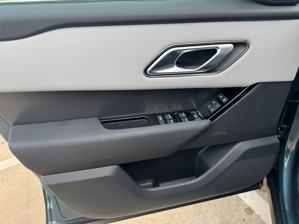 2026 Land Rover Range Rover Velar S photo 17