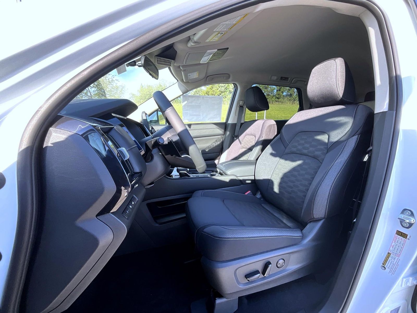 2025 Nissan Pathfinder SV photo 10
