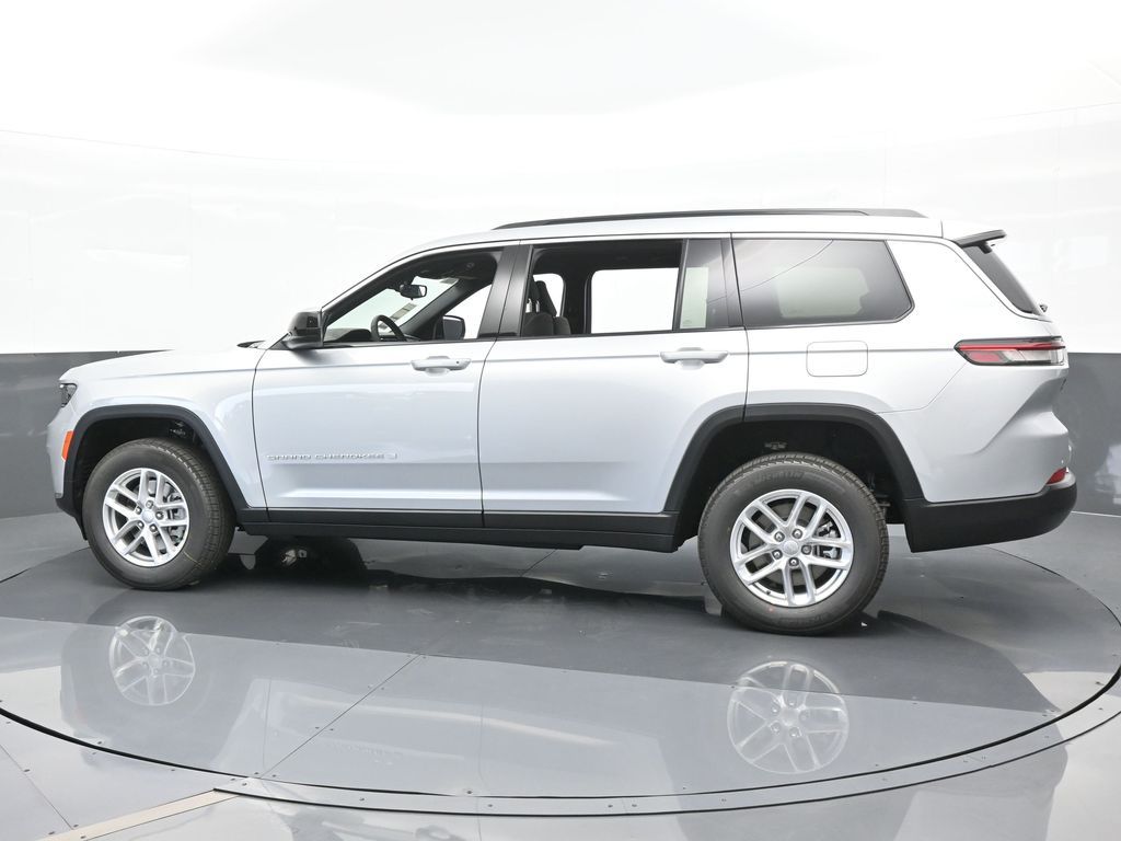 2024 Jeep Grand Cherokee Laredo photo 3