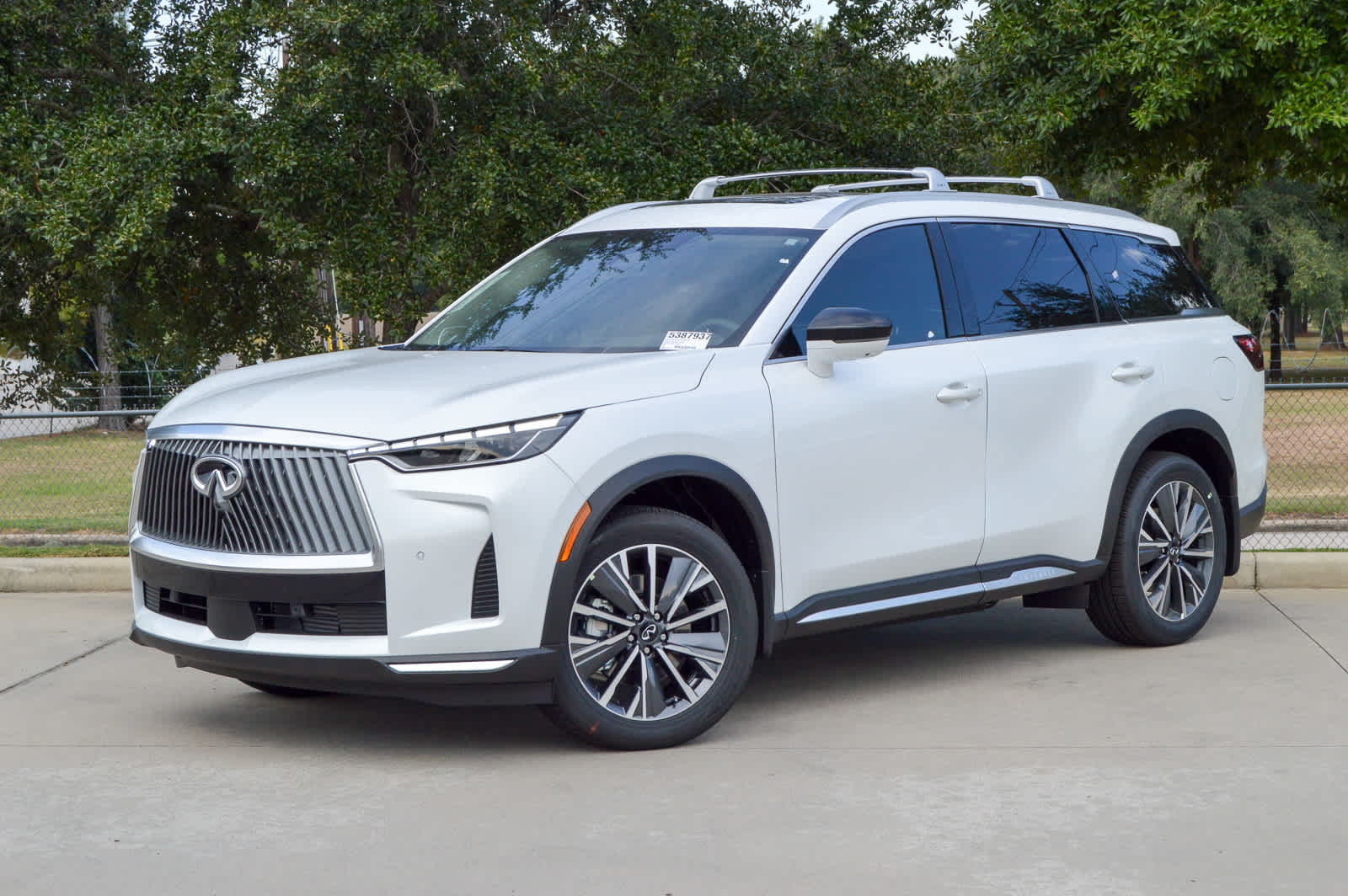 2026 INFINITI QX60 LUXE's photo