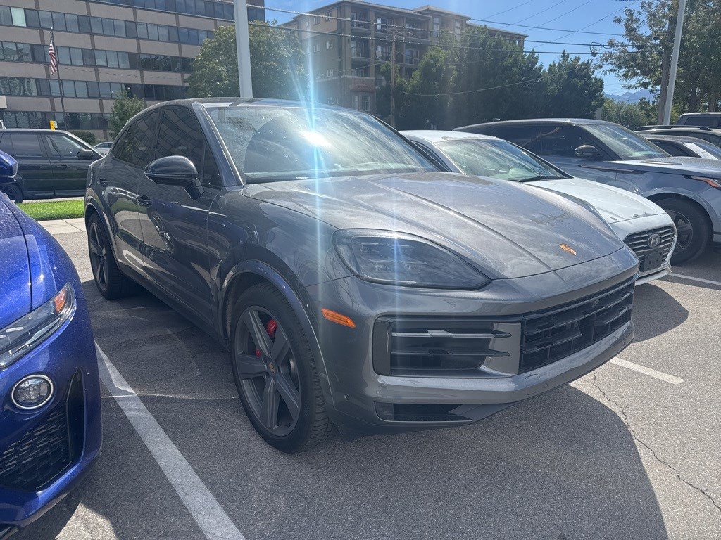 2024 Porsche Cayenne S Coupe photo 2