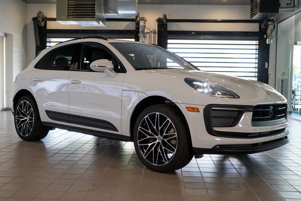 2025 Porsche Macan T photo 7