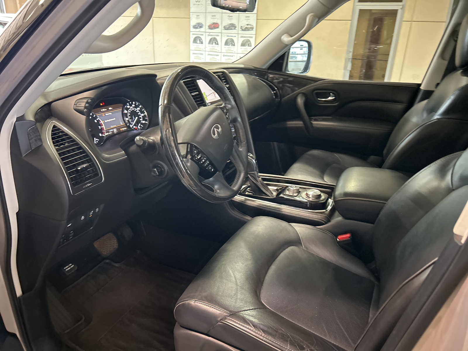 2021 Infiniti QX80 Luxe photo 2