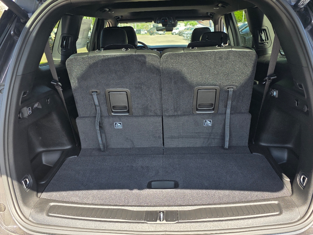 2025 Jeep Grand Cherokee Laredo Altitude photo 3