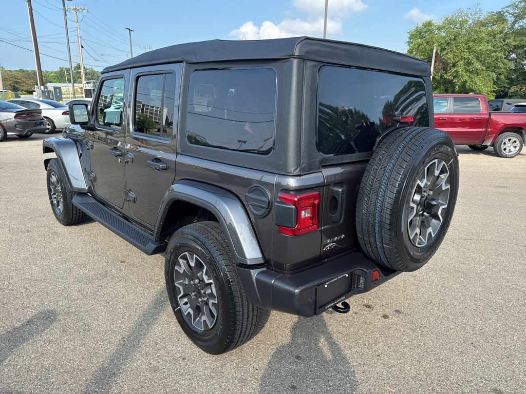2025 Jeep Wrangler Sahara photo 4