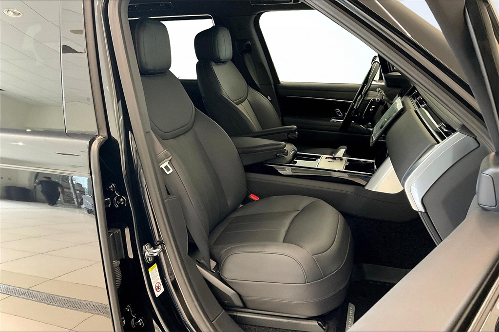 2025 Land Rover Range Rover SE photo 8