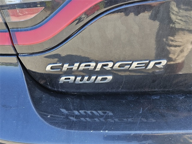 2016 Dodge Charger SXT photo 16