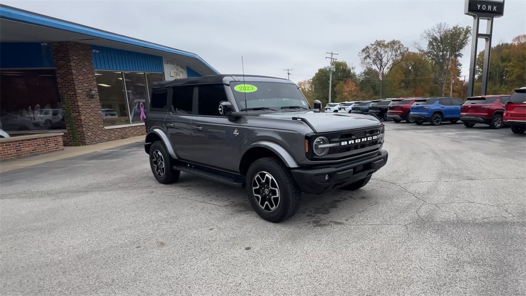 2023 Ford Bronco Outer Banks photo 2