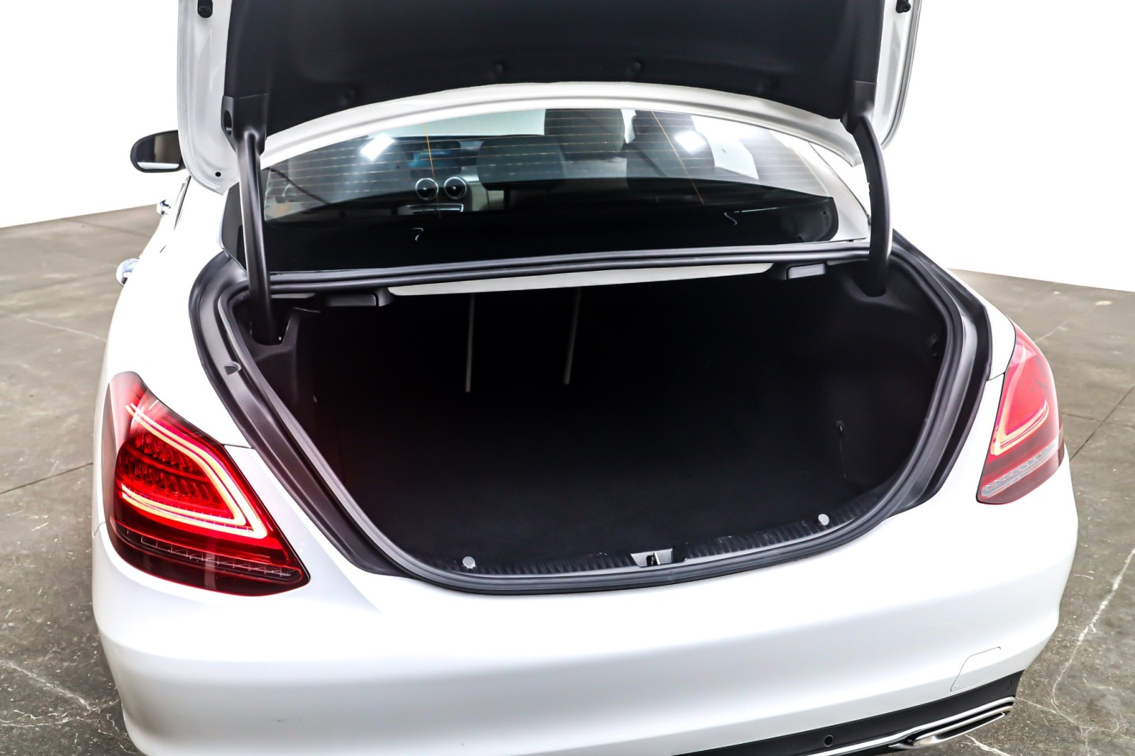 2020 Mercedes Benz C 300 Sedan photo 4