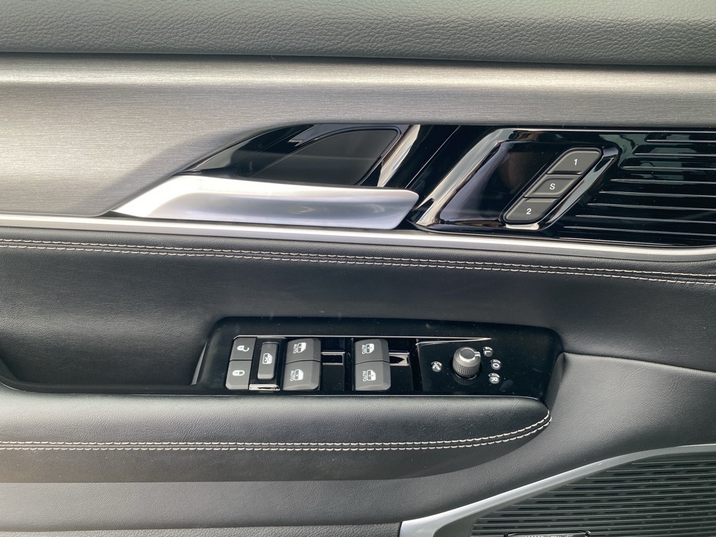 2025 Jeep Wagoneer L Base photo 15