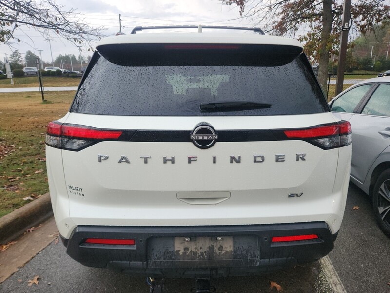 2022 Nissan Pathfinder SV photo 2