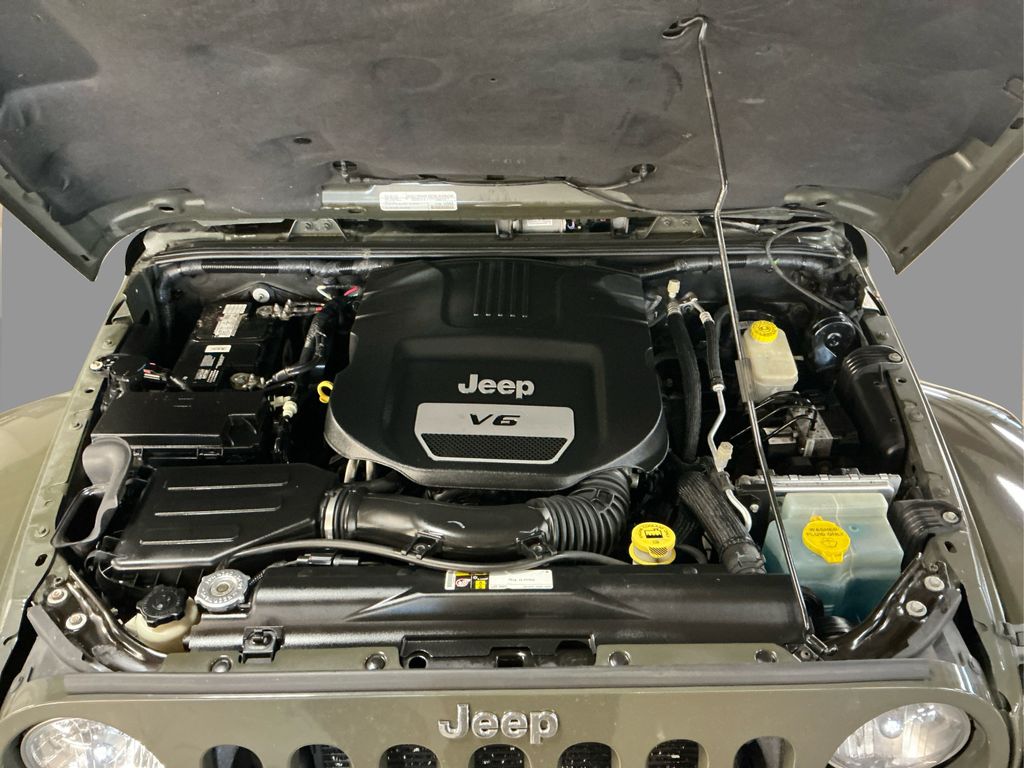 2015 Jeep Wrangler Unlimited Sahara Sport photo 11