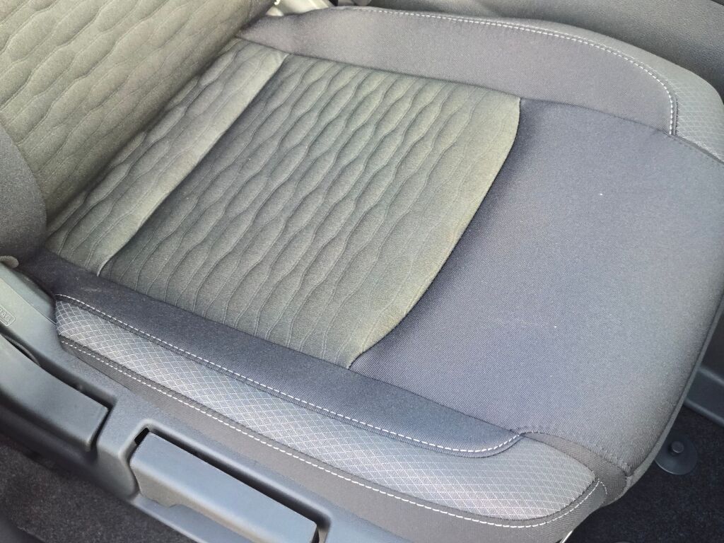 2025 Nissan Pathfinder SV photo 4