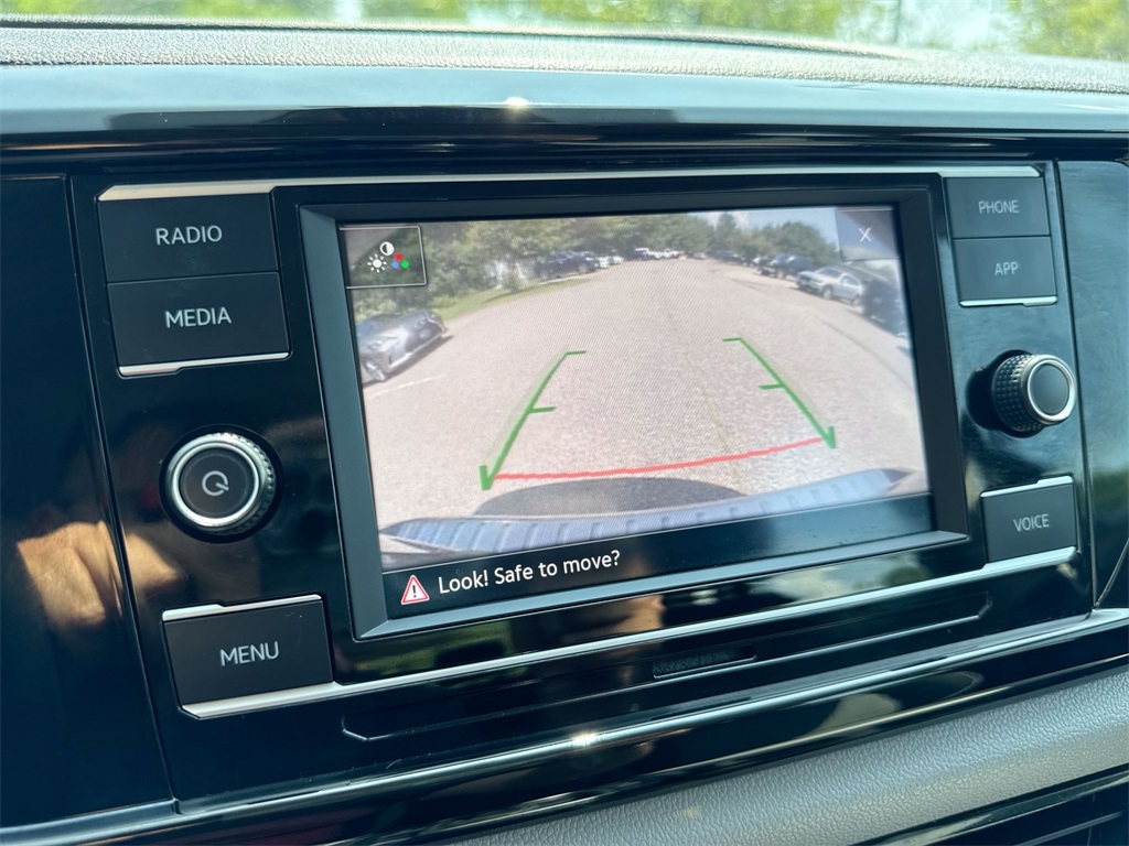 2022 Volkswagen Taos S photo 17