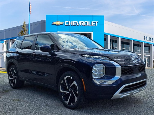 2024 Mitsubishi Outlander SE's photo