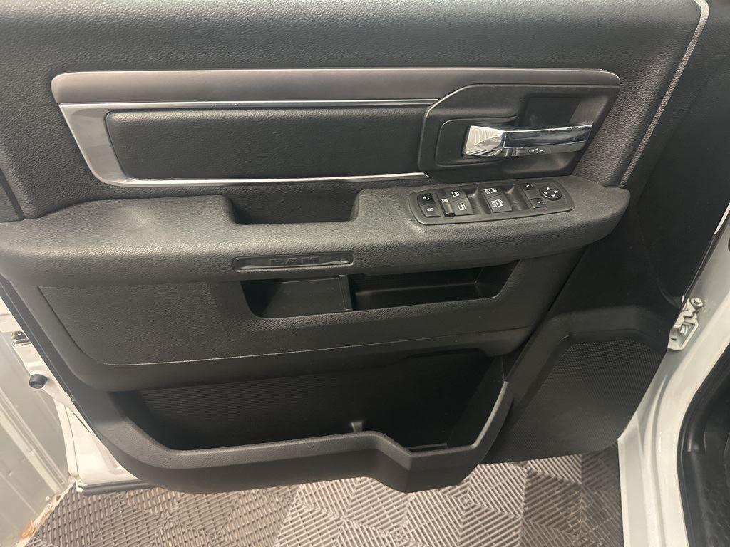 2022 Ram 1500 Classic Warlock photo 5