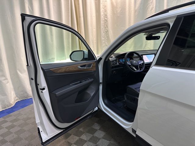 2026 Volkswagen Atlas SE photo 11