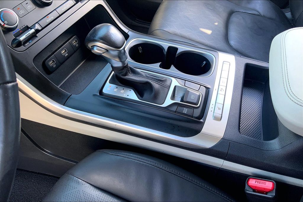 2023 Kia Carnival LX photo 11