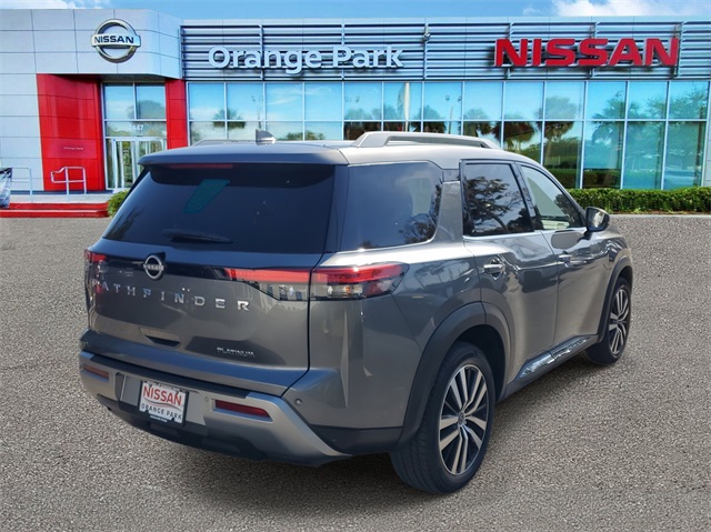 2023 Nissan Pathfinder Platinum photo 2