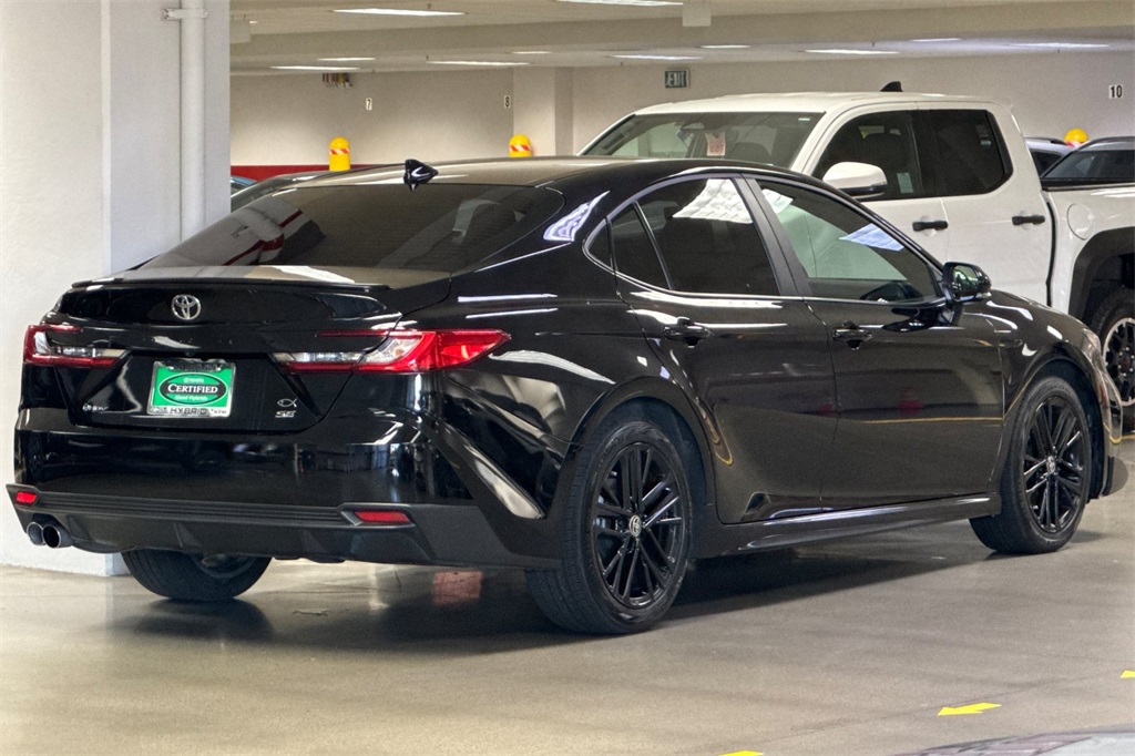 2025 Toyota Camry SE photo 4