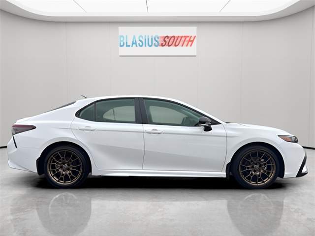 2024 Toyota Camry SE photo 2