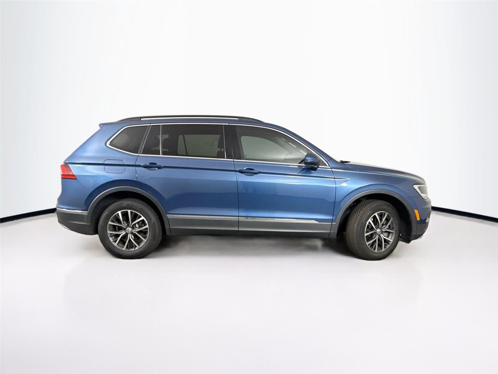 2020 Volkswagen Tiguan SE photo 2