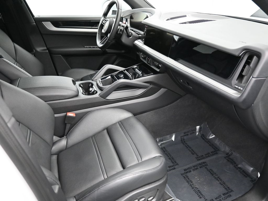 2024 Porsche Cayenne Base photo 9