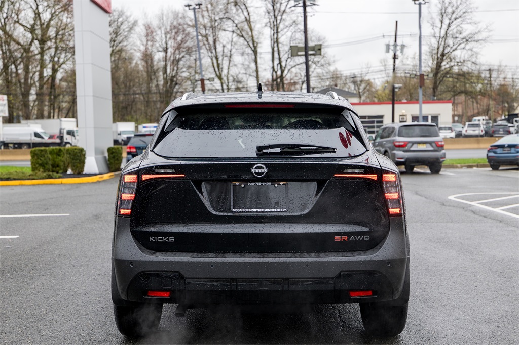 2025 Nissan Kicks SR photo 6