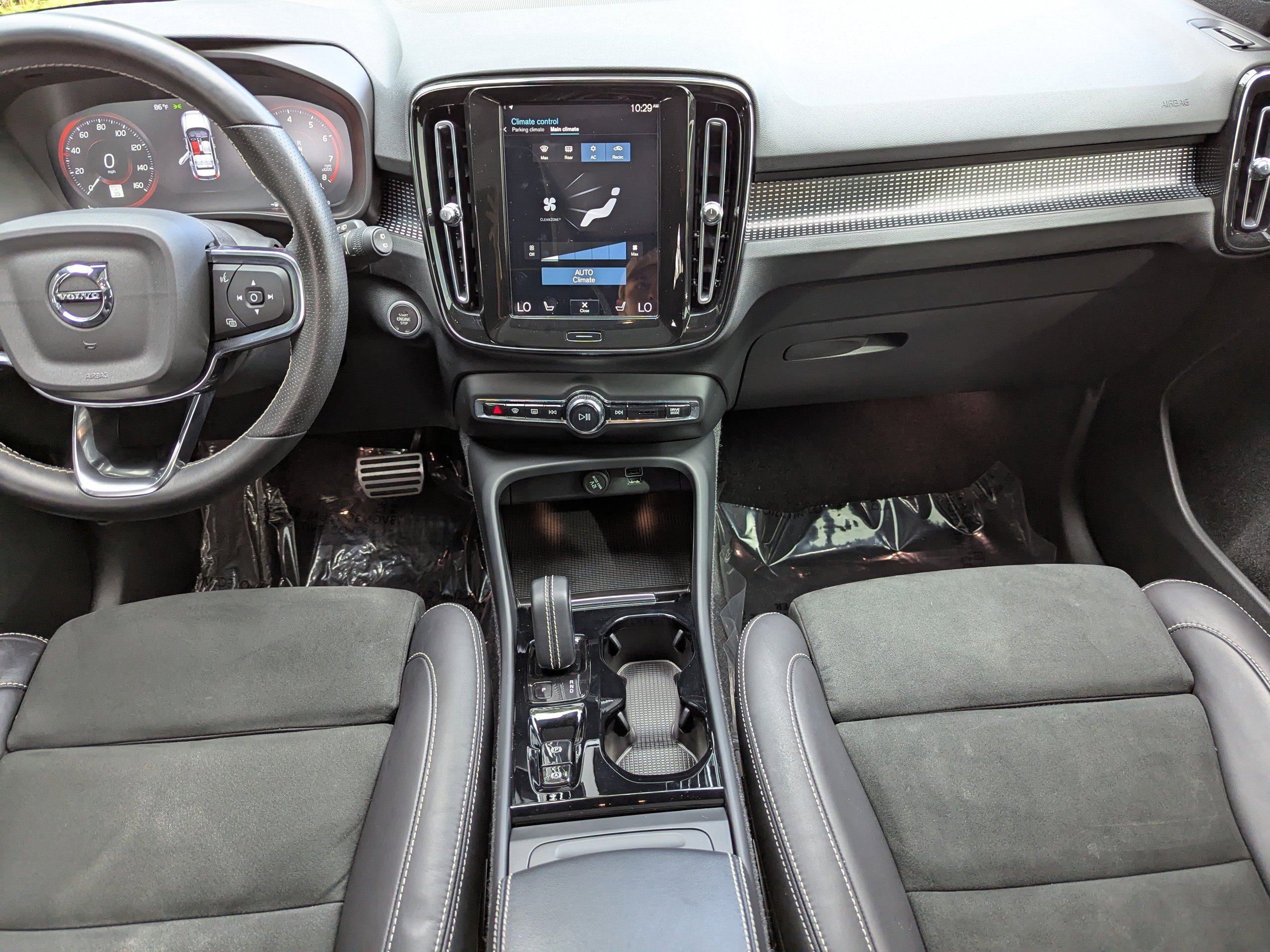 2021 Volvo XC40 R-Design photo 11