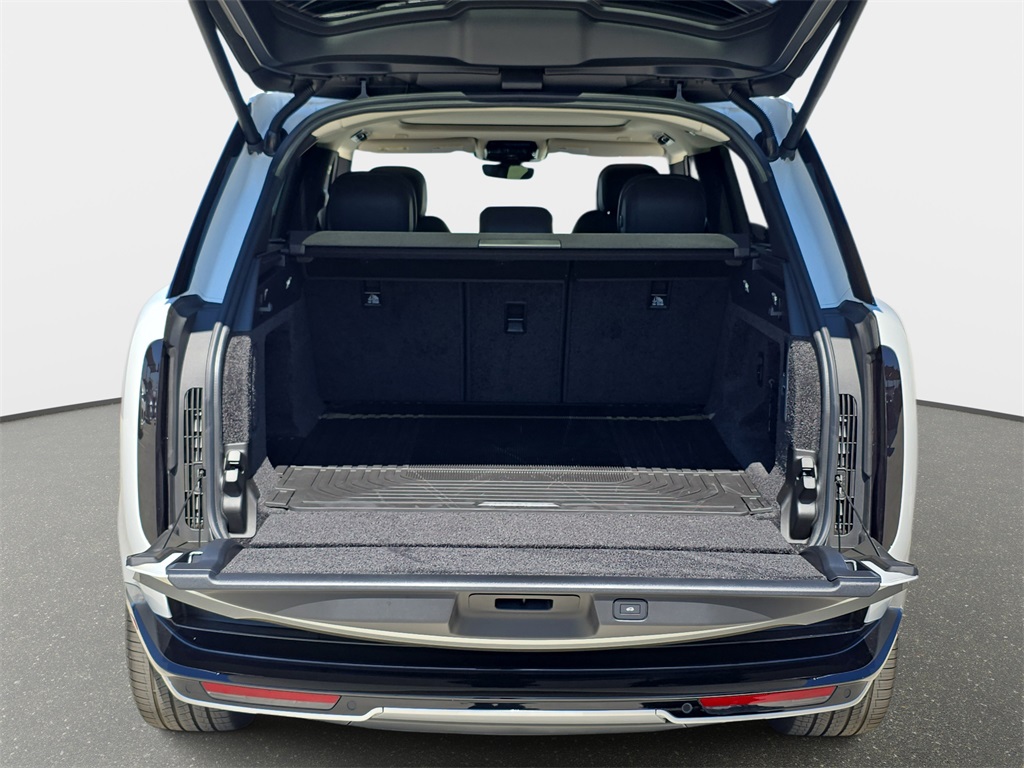 2025 Land Rover Range Rover SE photo 12