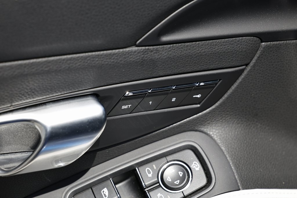 2025 Porsche Cayman Base photo 19