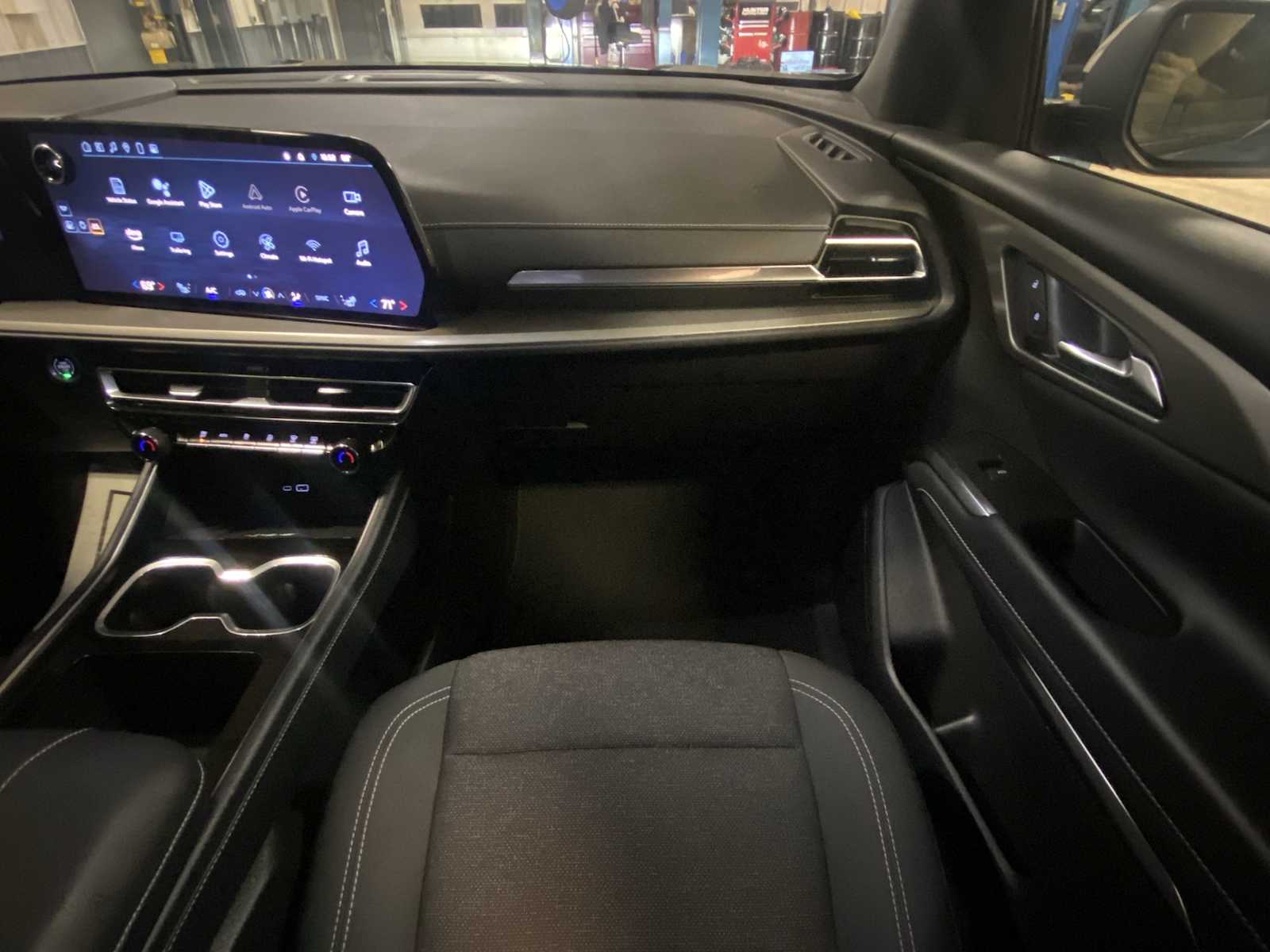 2025 Chevrolet Traverse photo 25