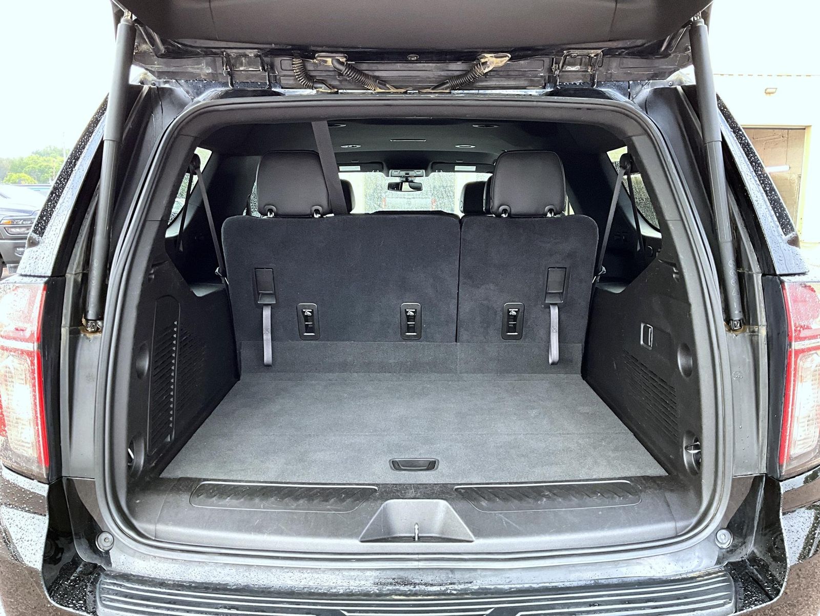 2021 Chevrolet Suburban LT photo 9