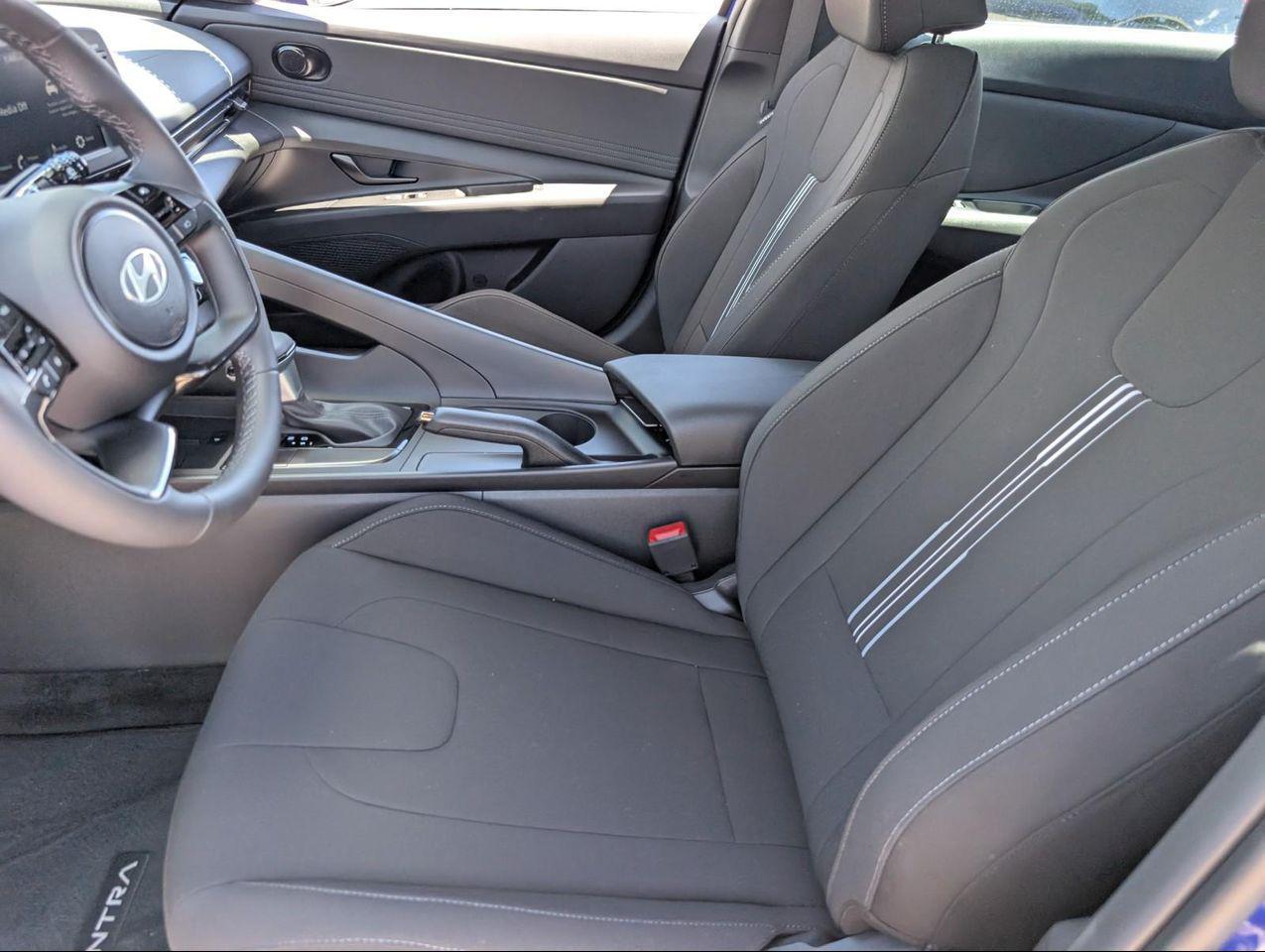 2025 Hyundai Elantra SEL Sport photo 9