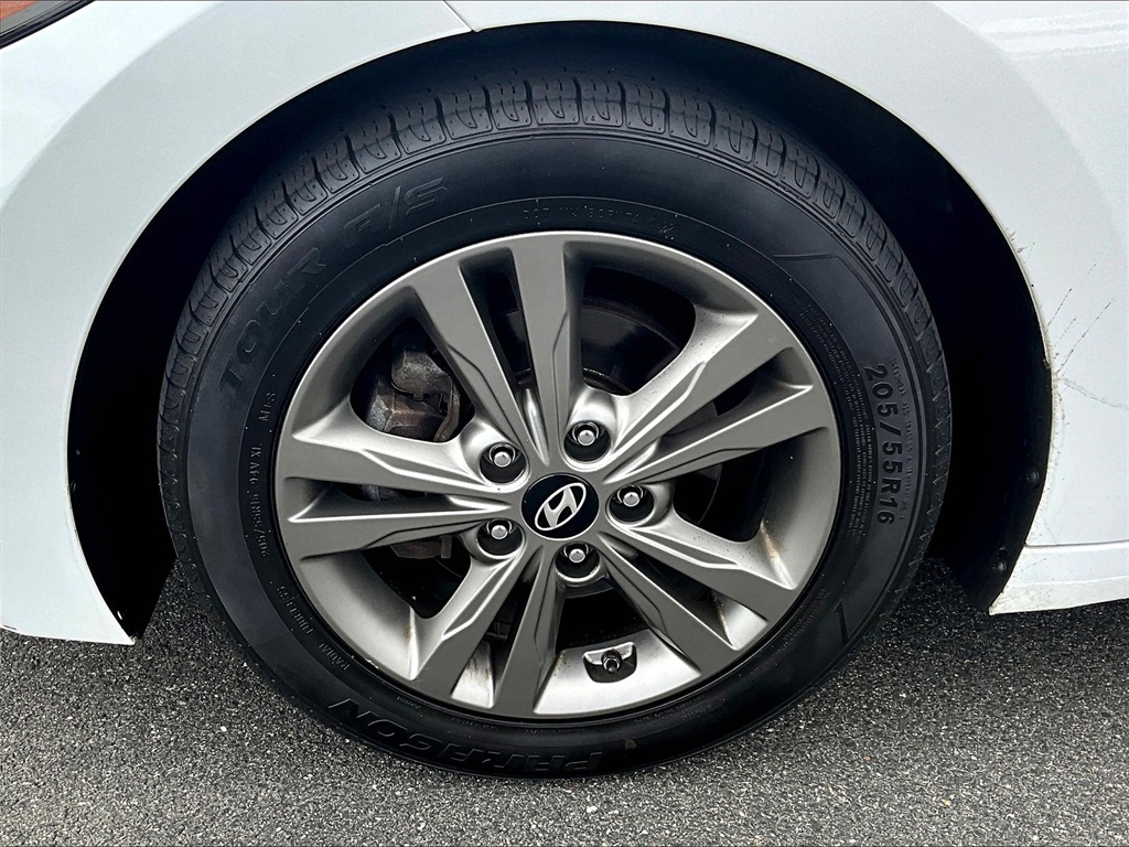 2018 Hyundai Elantra SEL photo 4
