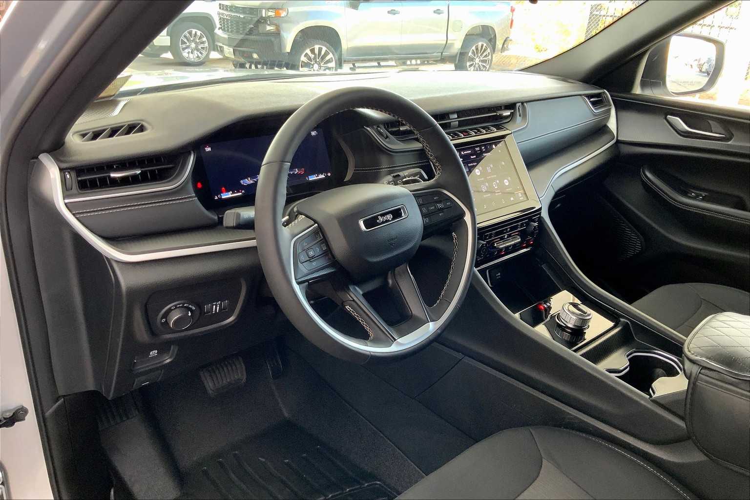 2024 Jeep Grand Cherokee Laredo X photo 15