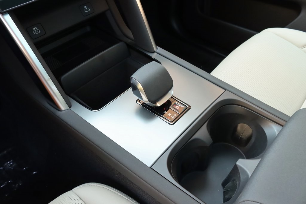 2025 Land Rover Discovery Sport S photo 19