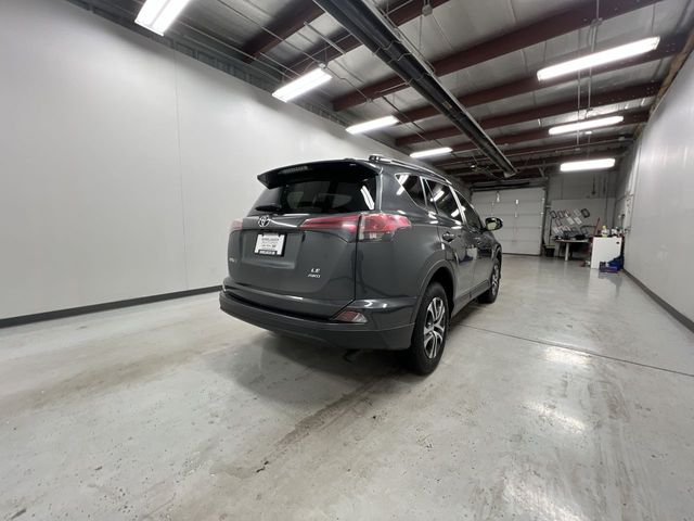 2017 Toyota RAV4 LE photo 4