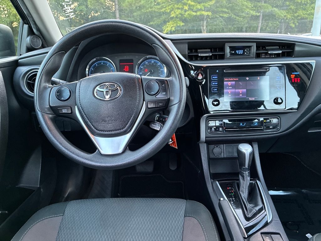 2019 Toyota Corolla L photo 13