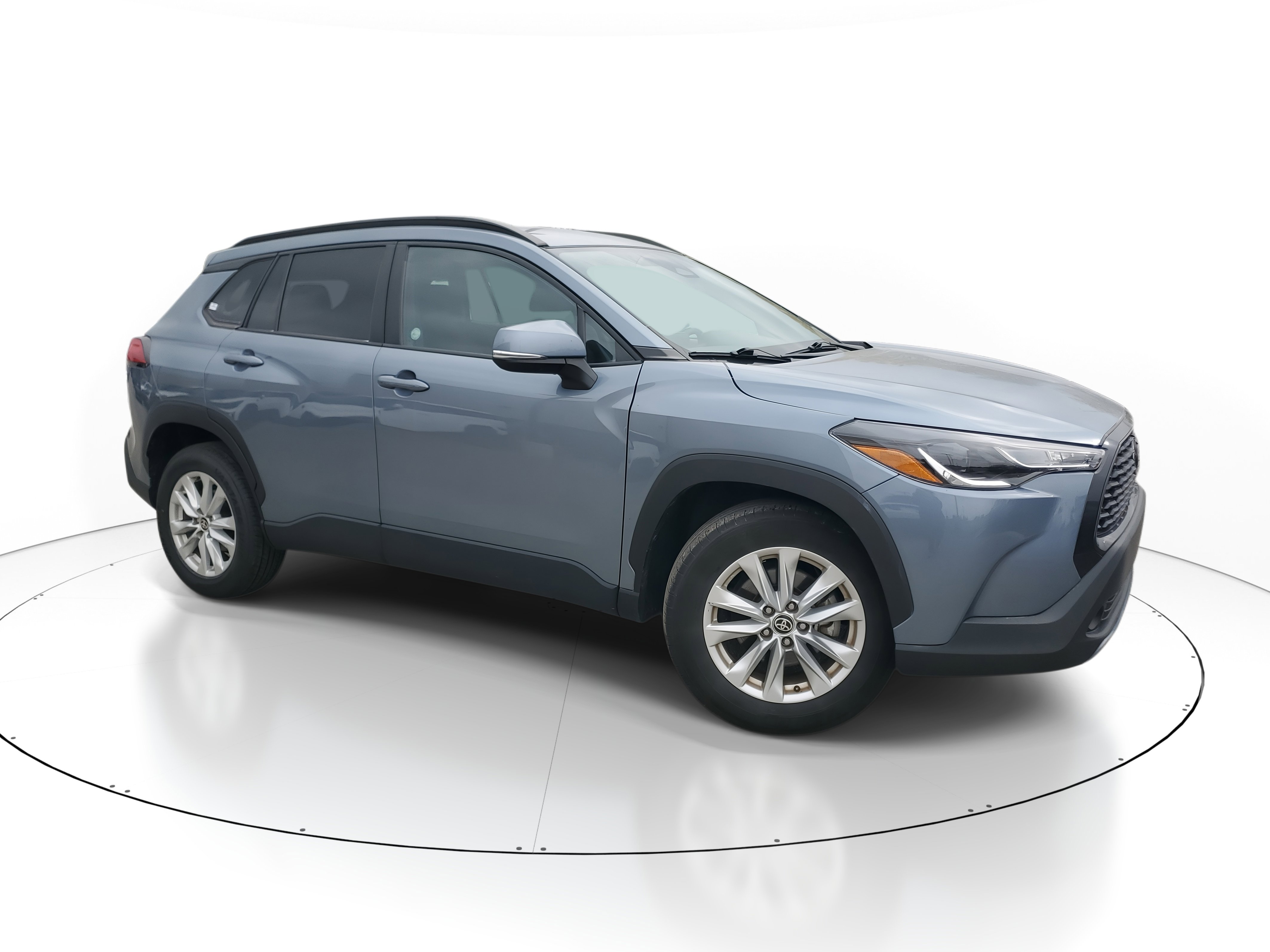 2024 Toyota Corolla Cross LE's photo