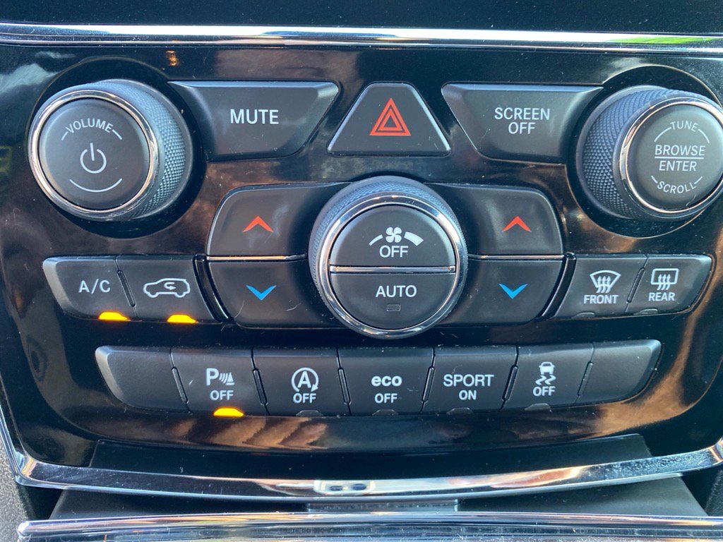 2020 Jeep Grand Cherokee Laredo E photo 11