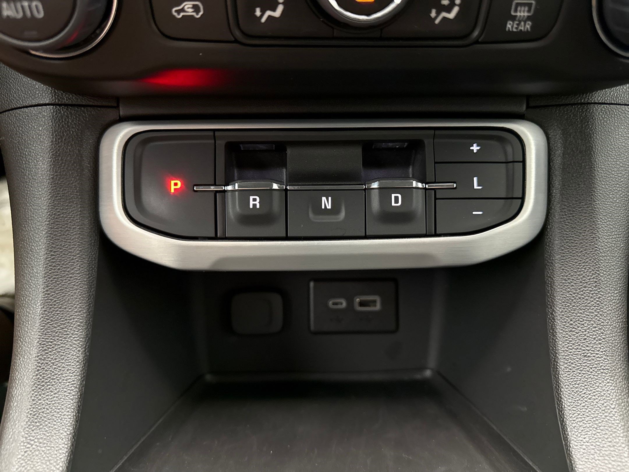 2023 Gmc Acadia SLE photo 17