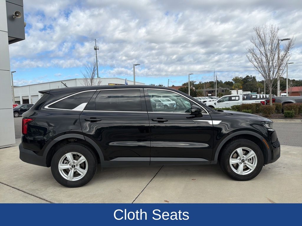 2021 Kia Sorento LX photo 2