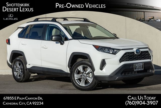 2022 Toyota RAV4 LE's photo