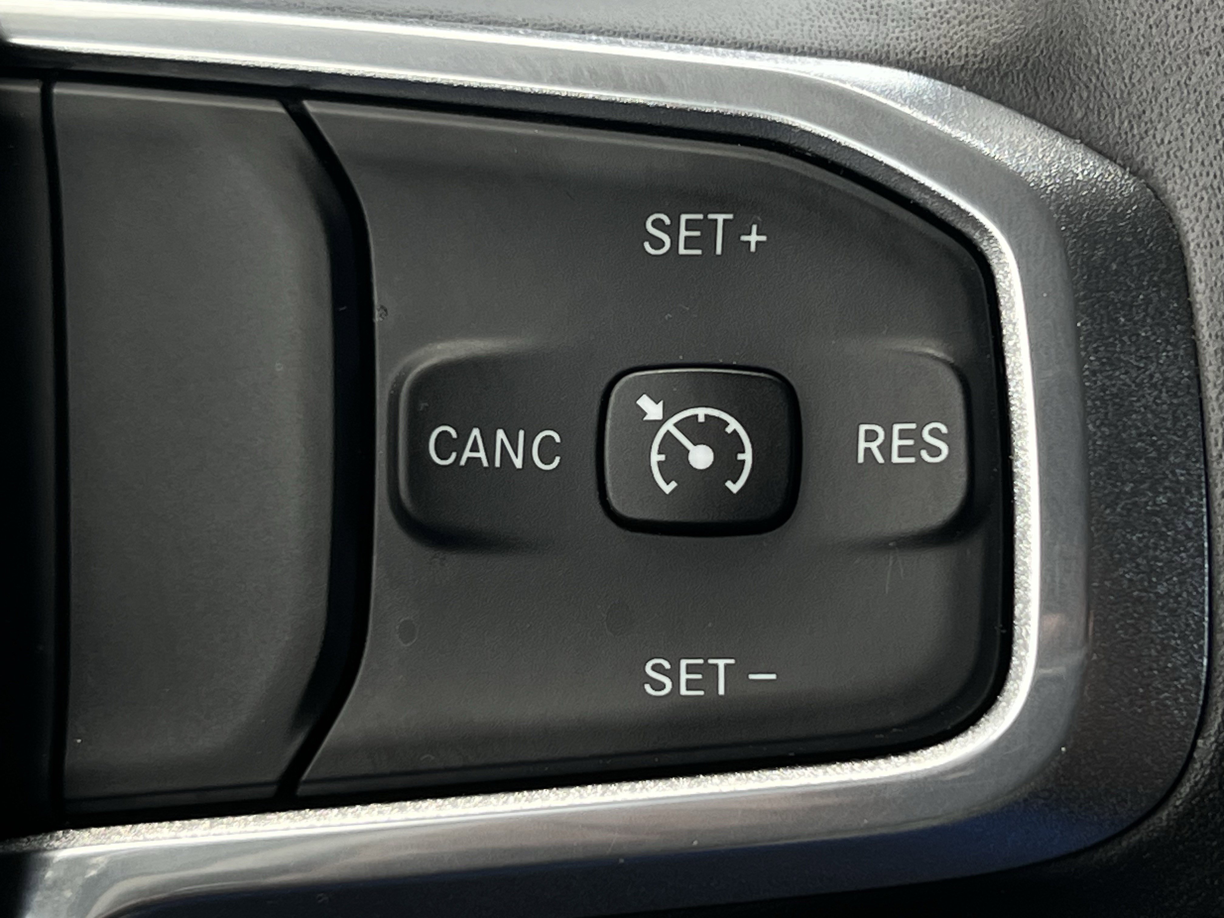 2024 Ram 2500 Laramie photo 9