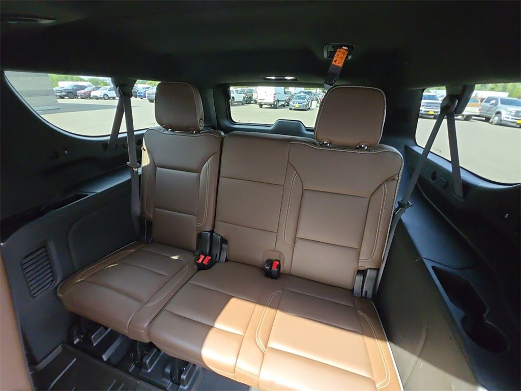 2021 Chevrolet Suburban High Country photo 14