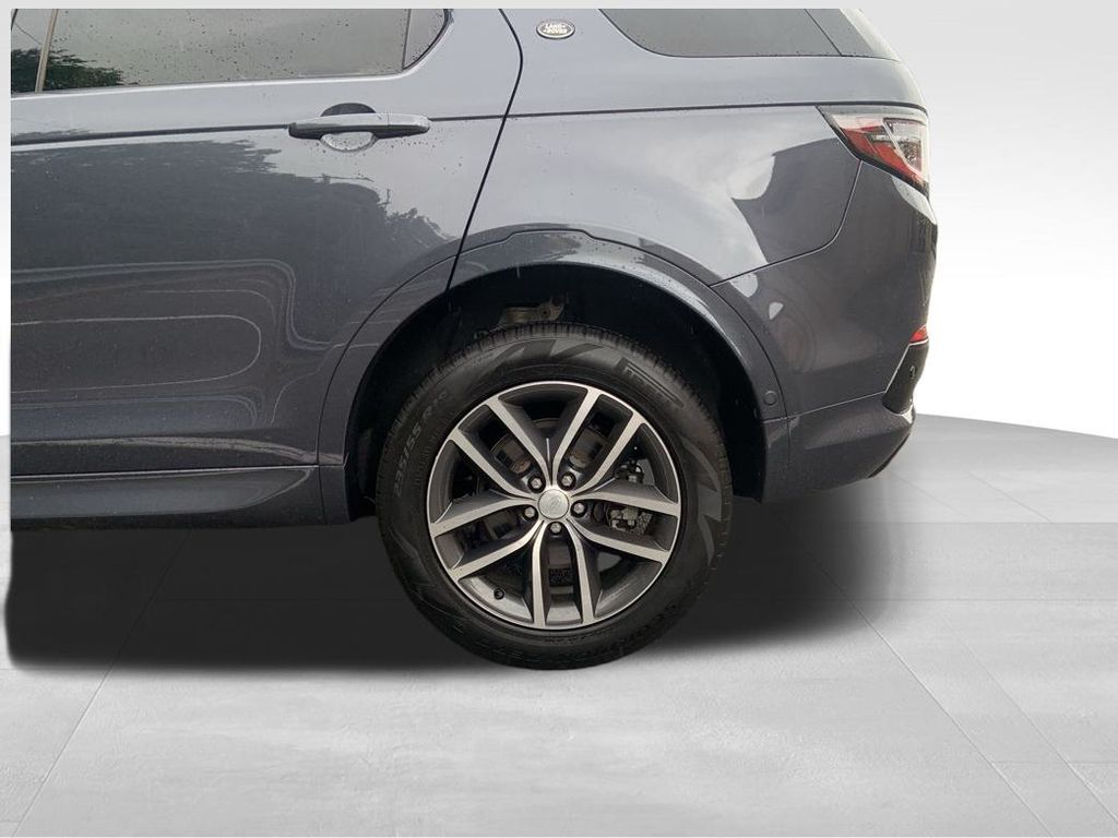 2025 Land Rover Discovery Sport S photo 9