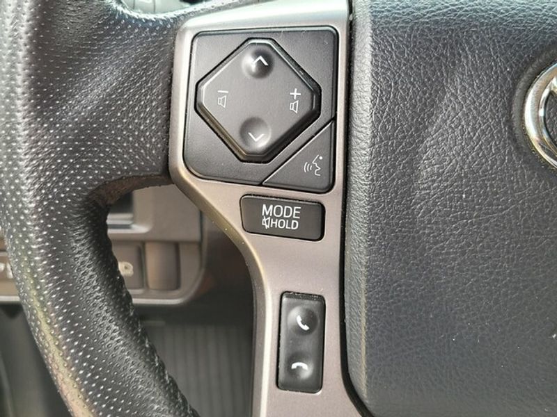 2019 Toyota Tacoma SR5 photo 20