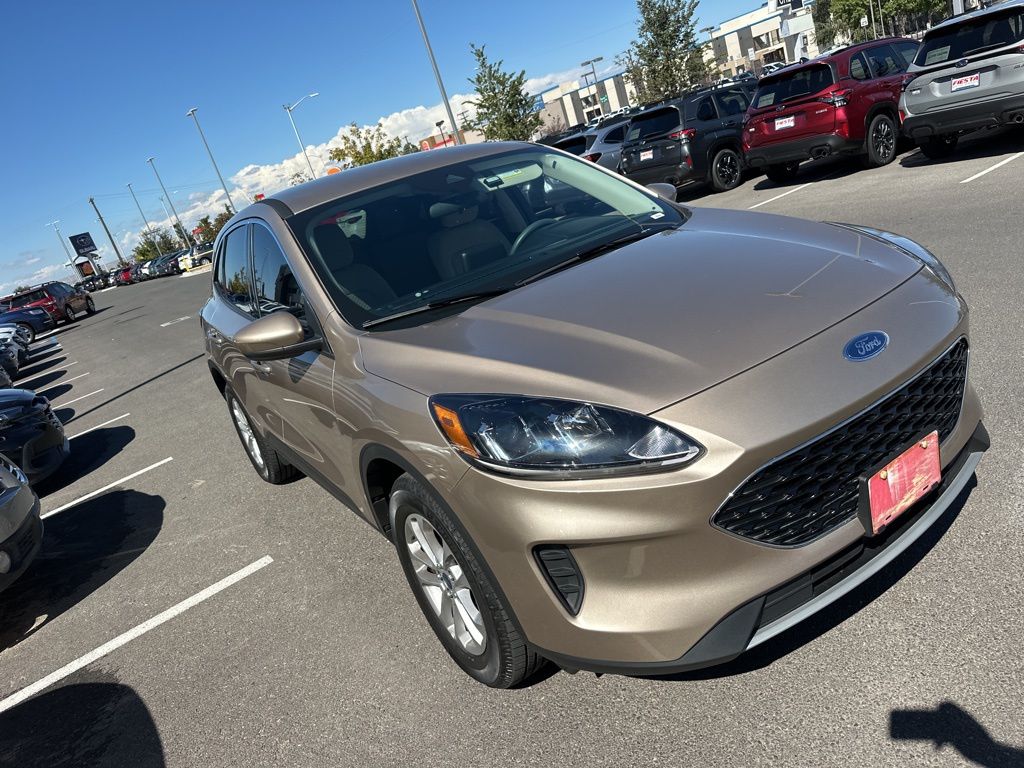 2020 Ford Escape SE photo 3