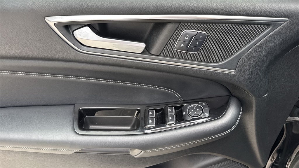 2017 Ford Edge Titanium photo 39